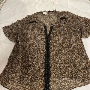 Leopard print flirty top.